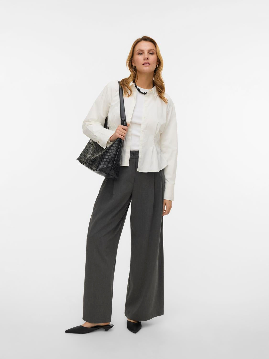 model_shot-front